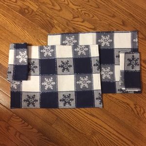 Navy & cream Snowflake 2 placemats & 2 napkins